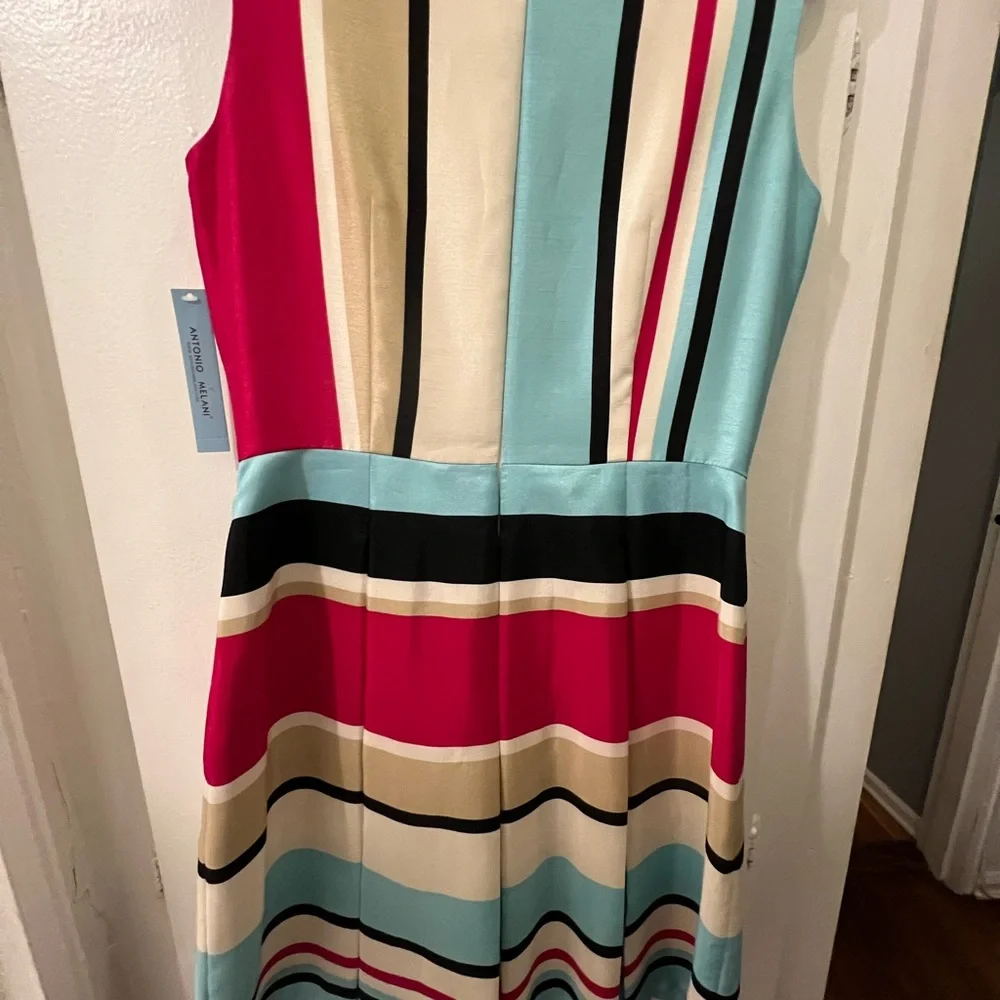 Dress - Picture 2 of 4